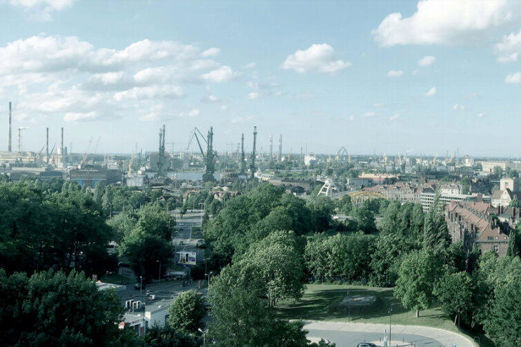 Obecny widok terenów Młodego Miasta - z perspektywy Góry Gradowej. Po lewej widoczny komin EC2