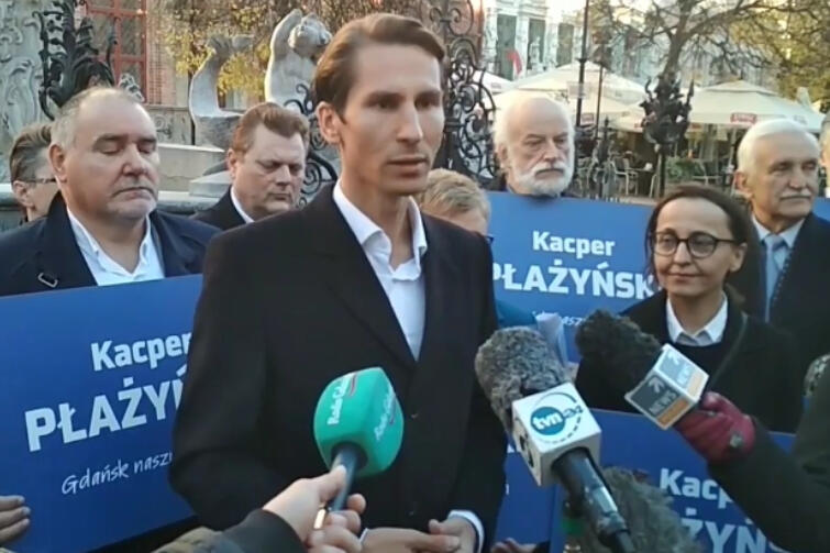 Kacper Płażyński podczas briefingu prasowego, który zakończył kampanię kandydata PiS na prezydenta Gdańska