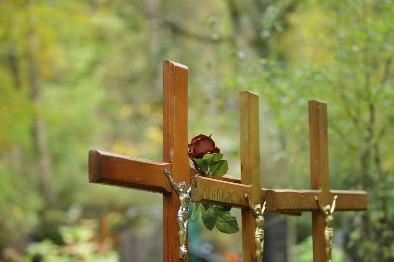 Wszystkich Świętych przypadło jak zawsze na pierwszy dzień listopada, ale wiele osób groby najbliższych i znajomych odwiedzało w ostatnich dniach października. To zdjęcie zostało zrobione w poniedziałek, 29 listopada, na Cmentarzu Srebrzysko 