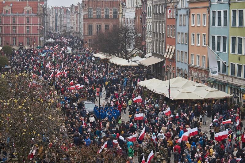 Tłumy na Paradzie Niepodległości w Gdańsku