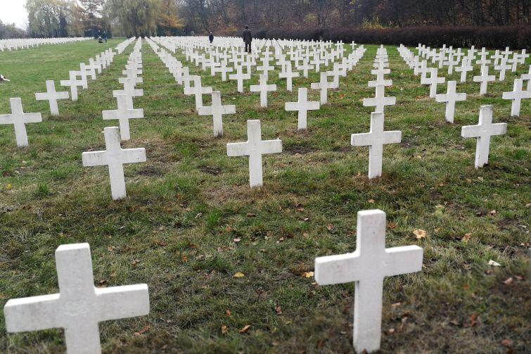1,5 tys. grobów - to największy poza granicami Francji cmentarz francuskich żołnierzy