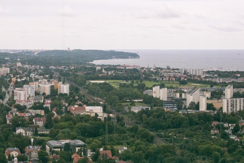 Widok z gdańskiego wysokościowca Olivia Star w stronę Sopotu i Gdyni. Trójmiasto jest rdzeniem, ale cała metropolia stanowi wspólnotę działań i interesów około 50 podmiotów samorządowych - od Pelplina i Kartuz, po Puck