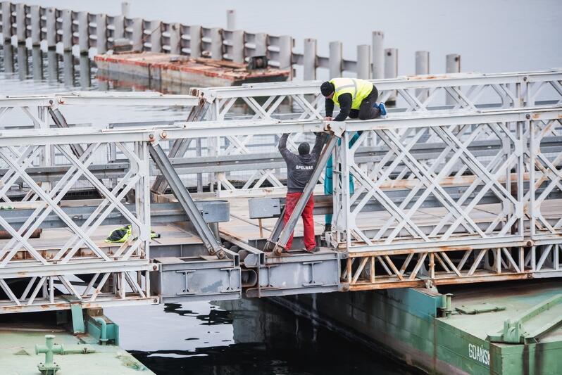 Rozpoczął się demontaż mostu pontonowego prowadzącego na Wyspę Sobieszewską