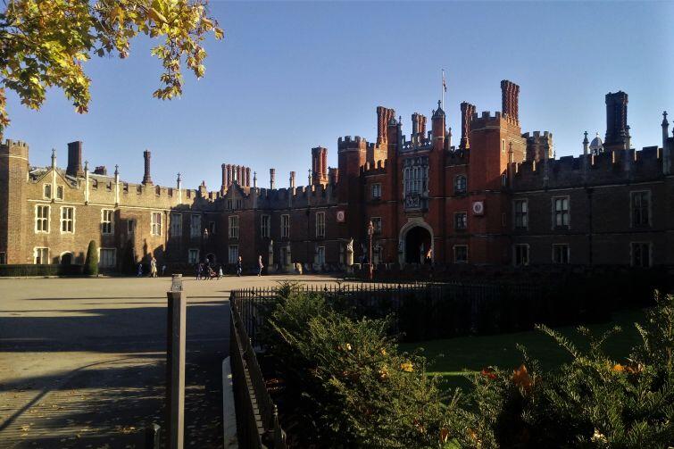 Rezydencja królewska Hampton Court pod Londynem 