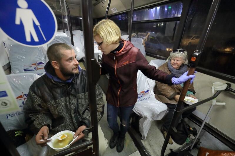 W niedzielę rozpoczął kursowanie autobus SOS - dedykowany osobom bezdomnym