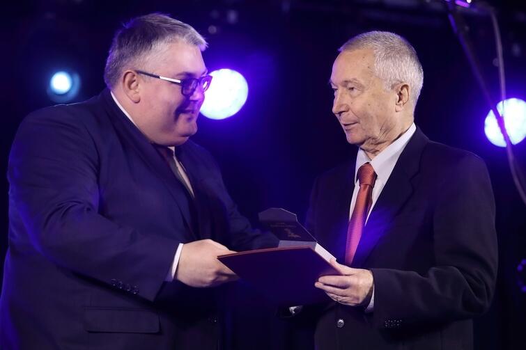 W roku 2017 najlepszym praktykiem Gdańskiej Nagrody Równości roku został Piotr Bogdanowicz, dyrektor Szkół Programów Indywidualnych