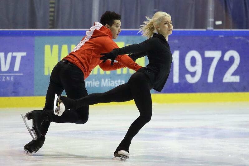 Justyna Plutowska i Jeremie Flemin podczas treningu na lodowisku w hali Olivia