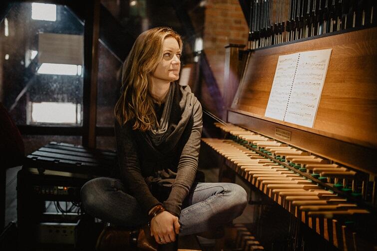 Monika Kaźmierczak na gdańskich carillonach gra regularnie od 2001 roku