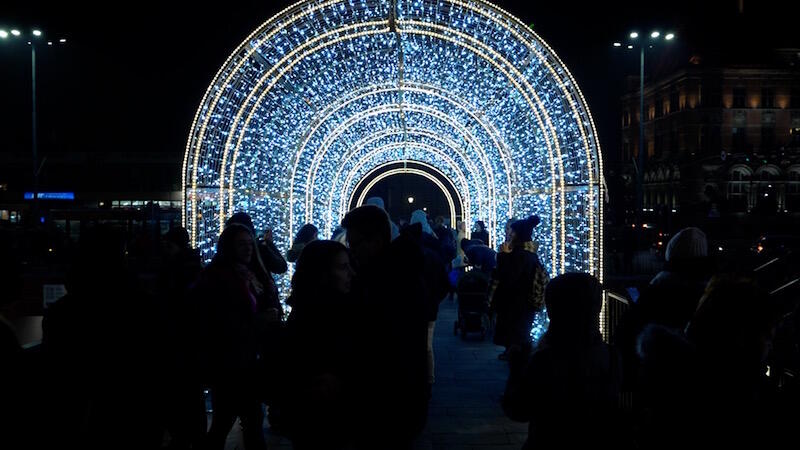 Ma 18 metrów i składa się ledów. Oto świetlny tunel prowadzący do Forum Gdańsk