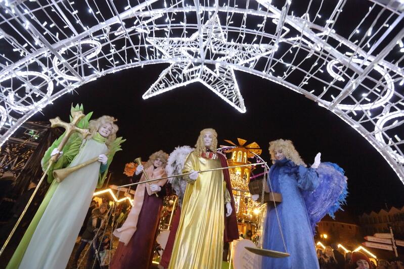 Aniołowie podczas otwarcia ubiegłorocznego Gdańskiego Jarmarku Bożonarodzeniowego