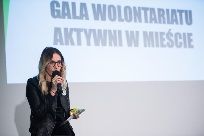 Agnieszka Buczyńska prezeska Gdańskiego Centrum Wolontariatu podczas rozstrzygnięcia konkursu `Aktywni w mieście` 2017