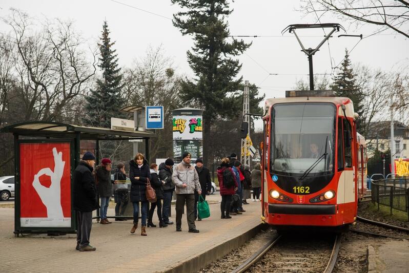 Gdański tramwaj na pętli w Oliwie