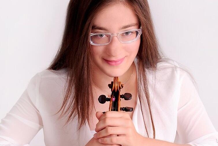 Wybitna skrzypaczka Veriko Tchumburidze będzie gościem specjalnym koncertu Enigmatyczna Brytania 