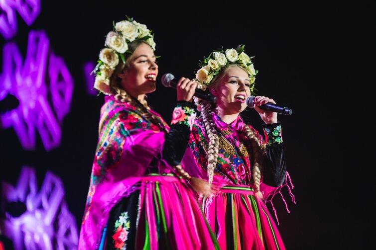 Tulia - żeńska grupa wykonująca muzykę folkową zachwyciła barwnymi, ludowymi strojami