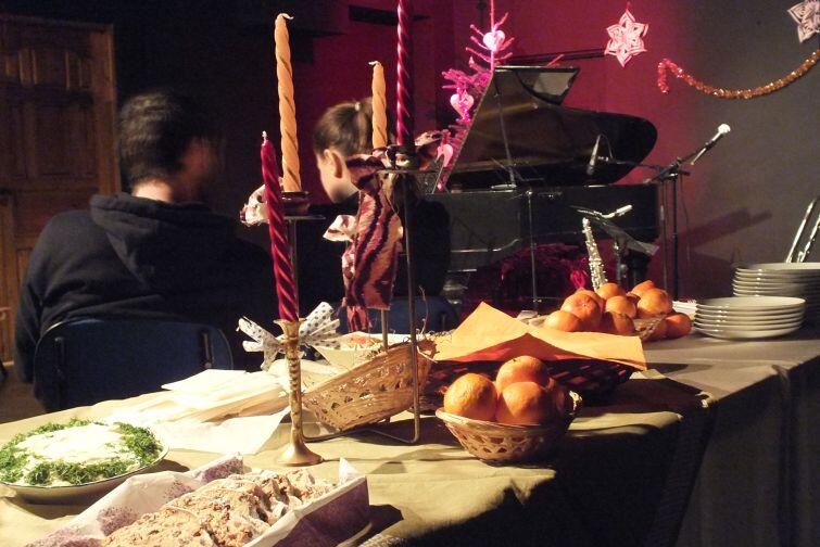Domowe potrawy, rodzinna atmosfera i muzyka to tradycja Wigilii Jazzowej w Windzie