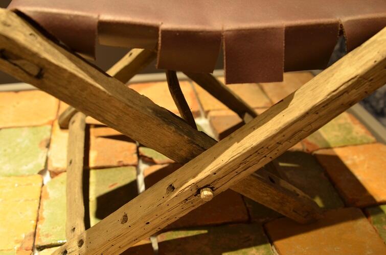 Średniowieczne krzesło odnalezione w latrynie
