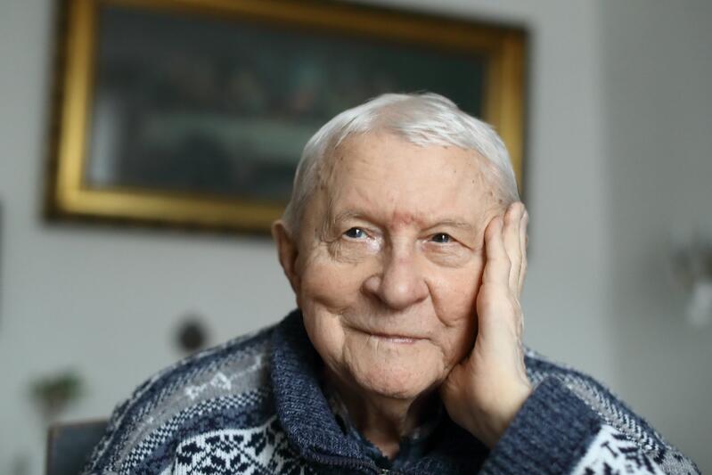 Urodził się w 1914 roku, ranny podczas drugiej wojny światowej, szczęśliwie przeżył. Po wojnie przyjechał do Gdyni, od lat mieszka w Gdańsku. Pan Adam Serafin skończył 104 lata!