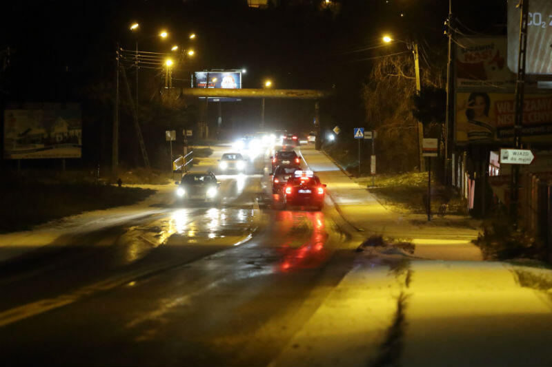 Wieczorem w środę, 2 stycznia, na większości ulic Gdańska było ślisko. Na zdjęciu ul. Małomiejska