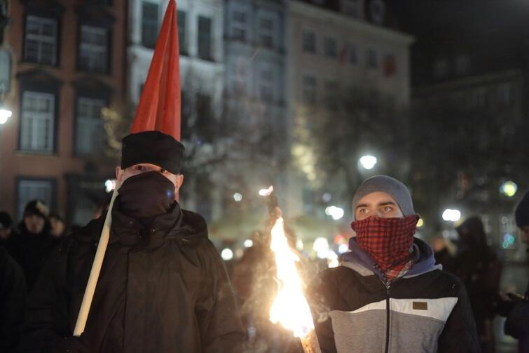 Listopad 2015. Manifestacja Młodzieży Wszechpolskiej w Gdańsku przeciwko imigrantom
