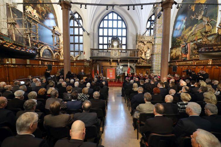 Nadzwyczajna sesja Rady Miasta Gdańska upamiętniająca tragicznie zmarłego prezydenta Miasta Pawła Adamowicza