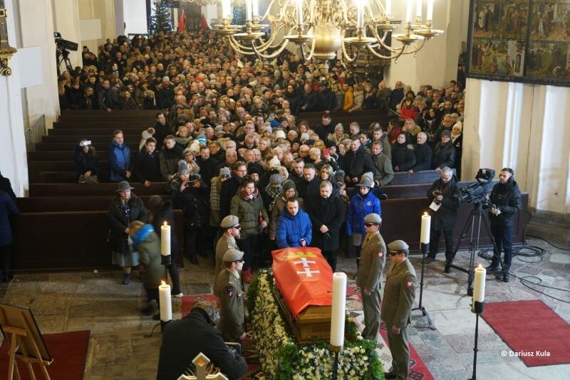 Podczas mszy św. pogrzebowej Bazylika Mariacka pomieściła 3,5 tys. gości