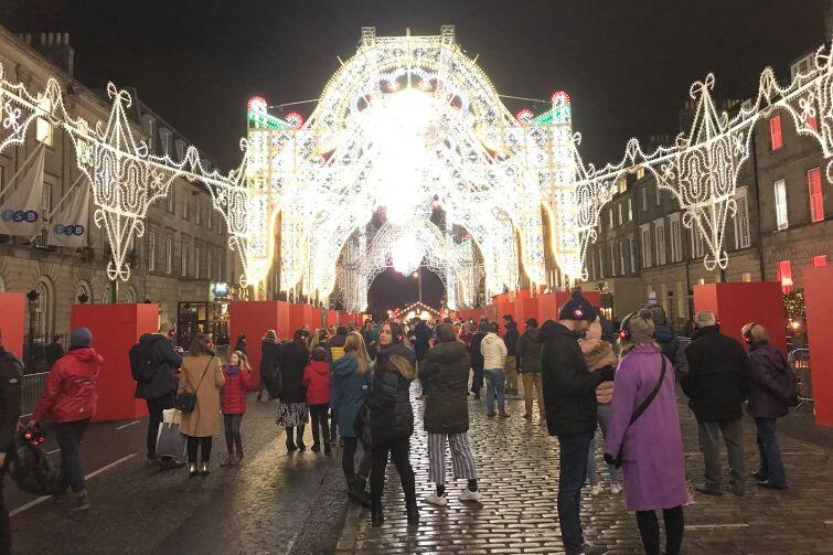 Nasza blogerka Asia w świątecznie ozdobionym Edynburgu w Szkocji 