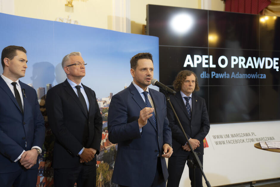 Prezydenci Warszawy, Gdańska, Poznania i Sopotu podczas konferencji prasowej 