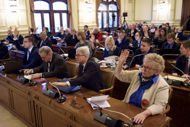 Głosowanie podczas sesji Rady Miasta Gdańska w czwartek, 31 stycznia