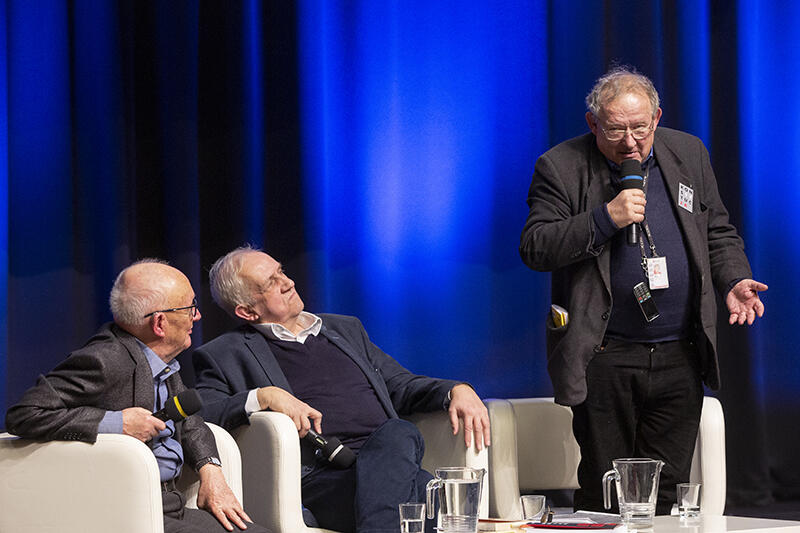 Debata w ECS na 30-lecie obrad okrągłego stołu. Od lewej: prof. Janusz Reykowski, prof. Andrzej Friszke, Adam Michnik