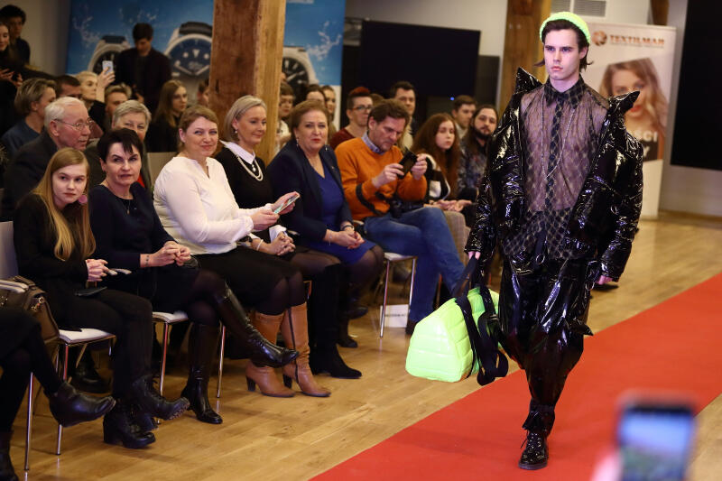 I miejsce zajął Rafał Karasiewicz, który zachwycił jury odważnym podejściem do mody. Nz. model w jednym z jego projektów