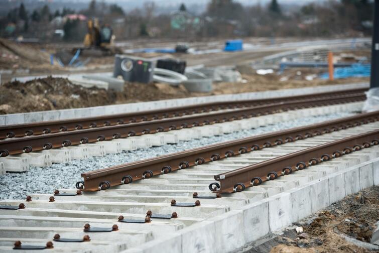Prace budowlane prowadzone są na całym odcinku przyszłej trasy, która liczyć będzie 2,7 km długości