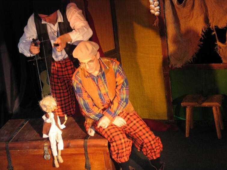 Teatr Klapa, czyli Koperek i Kminek jest już dobrze znany dzieciom w Trójmieście. W niedzielę, w Plamie opowie swoją wersję Pinokia 