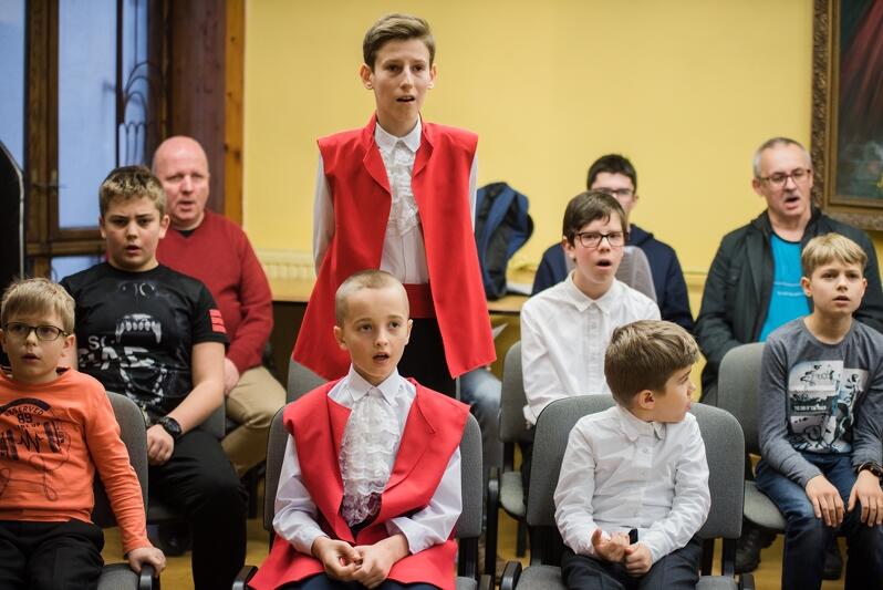 Opiekunowie chóru zapraszają chłopców w wieku od 7 do 11 lat wraz z rodzicami na spotkanie organizacyjne 11 marca