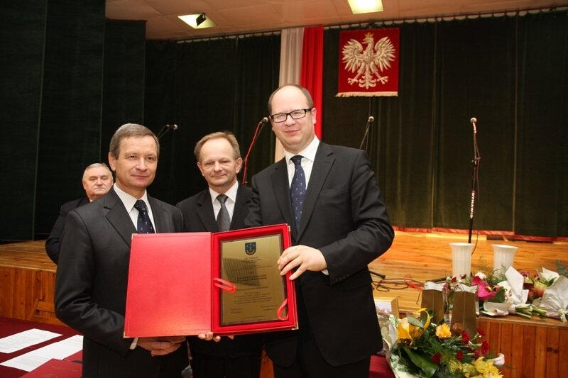 Prezydent Gdańska Paweł Adamowicz otrzymał Honorowe Obywatelstwo Gminy Gorzyce za pomoc mieszkańcom, którzy ucierpieli w powodzi w 2010 roku