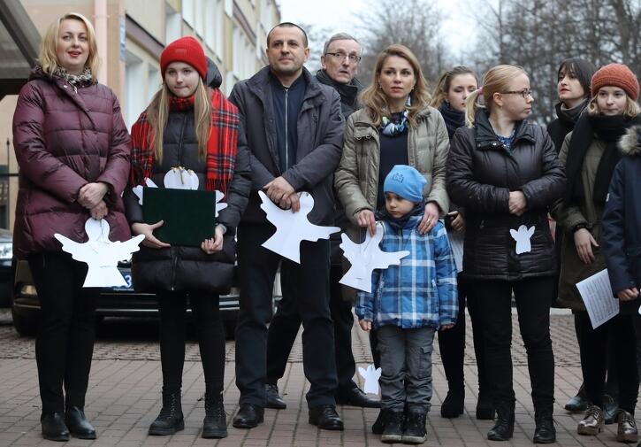 Białe anioły z papieru powiewają dziś w wielu miastach Ukrainy. W Gdańsku też pojawiły się. Po raz pierwszy 