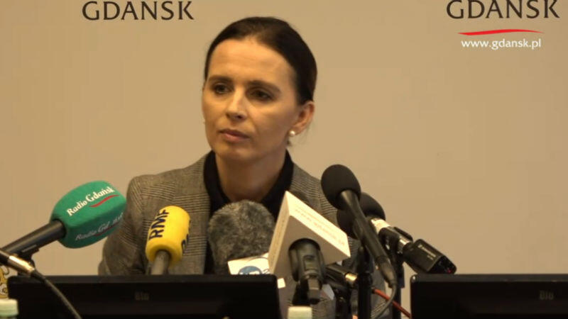 Magdalena Kaczmarek, rzecznik prasowa prezydenta Gdańska, podczas specjalnej konferencji odczytała m.in. oświadczenie Aleksandy Dulkiewicz 