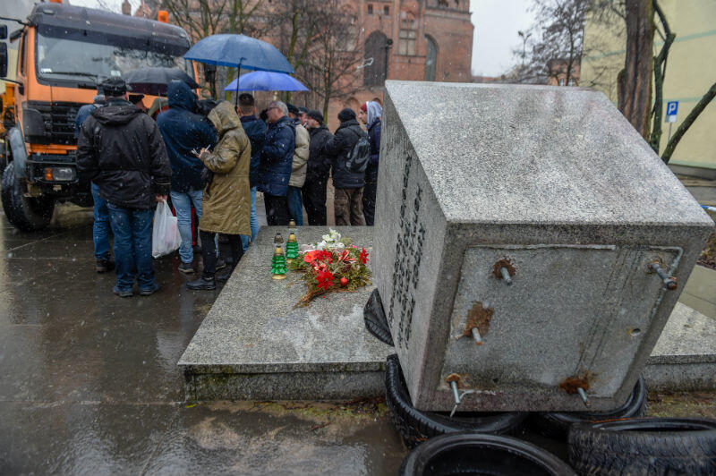 Sympatycy ks. Henryka Jankowskiego nie pozwoli na zabranie pomnika 