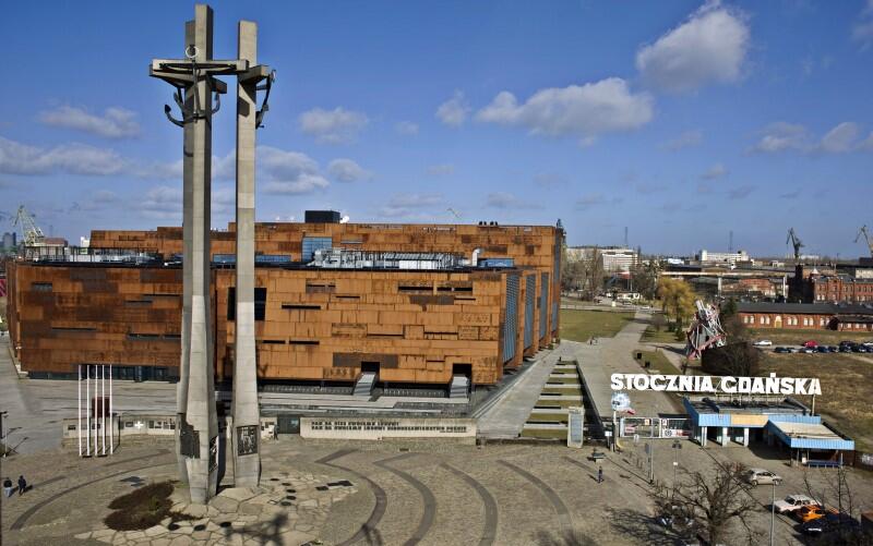 Europejskie Centrum Kultury - instytucję powołano w 2007 roku, a siedzibę otwarto 30 sierpnia 2014 r. Dyrektorem placówki jest Basil Kerski. Nadzór nad ECS sprawuje Prezydent Miasta Gdańska