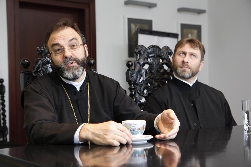 Jakub Kostiuczuk (po lewej) urodził się w 1966 r. w Narwi na Białostocczyźnie. Arcybiskupem jest od 2008 r. 
