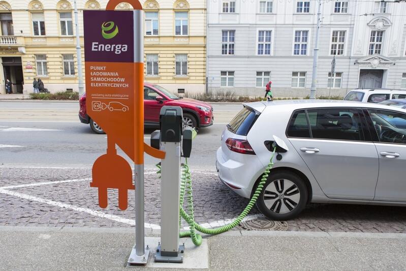 Grupa Energa ma w planie postawić 54 stacje ładowania samochodów elektrycznych do końca 2019 roku