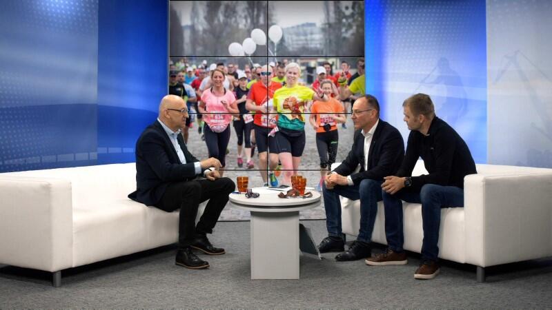 O najnowszym 5. Gdańsk Maratonie mówili w studiu gdansk.pl Leszek Paszkowski, dyrektor GOS (w środku) i Radosław Dudycz, trener