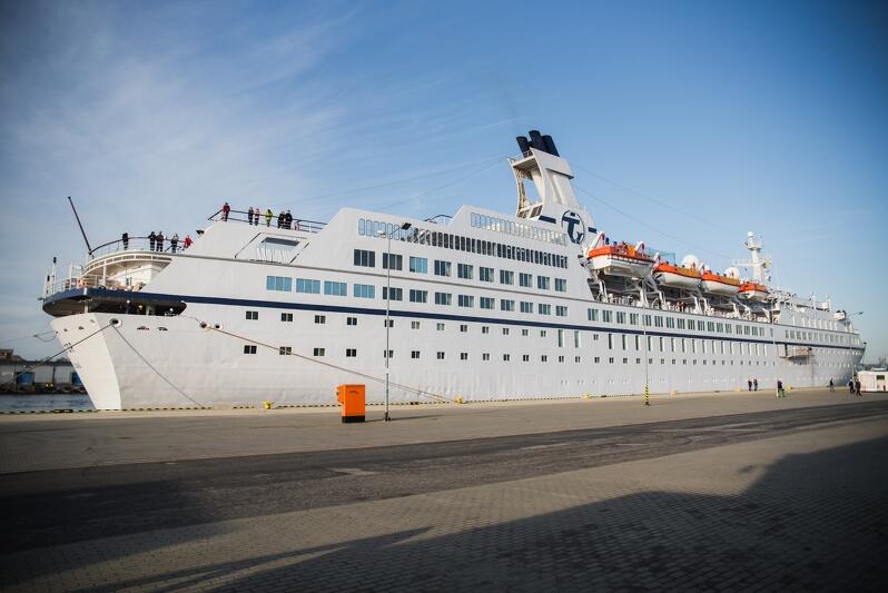 Statek pasażerski Astor  przypłynie do Gdańska dwa razy w tym sezonie: 3 maja i 30 września. Wycieczkowiec pływa pod banderą Wysp Bahama, jest długi na 176 m