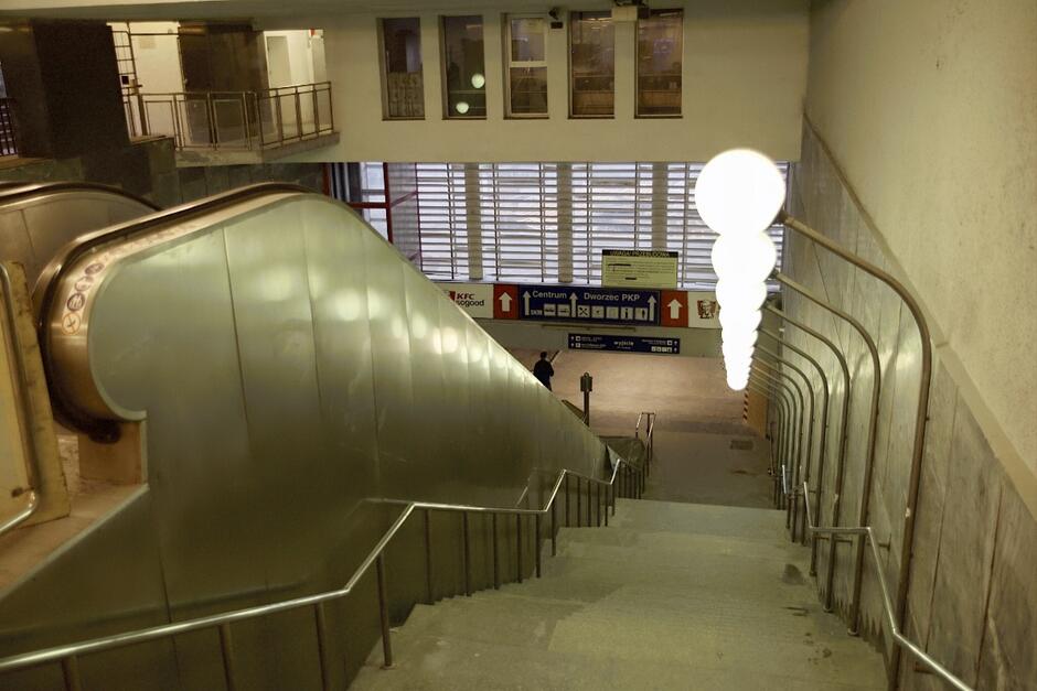 Przejście podziemne pomiędzy dwoma dworcami w Śródmieściu jest już otwarte