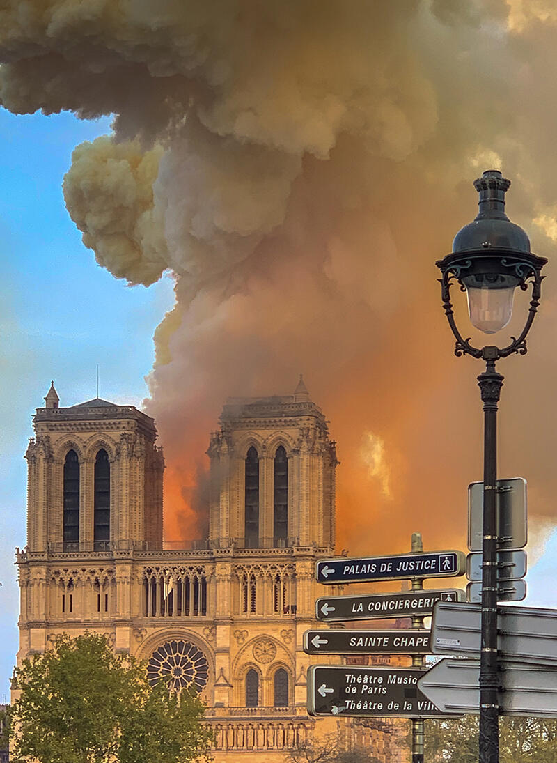 Notre Dame w ogniu