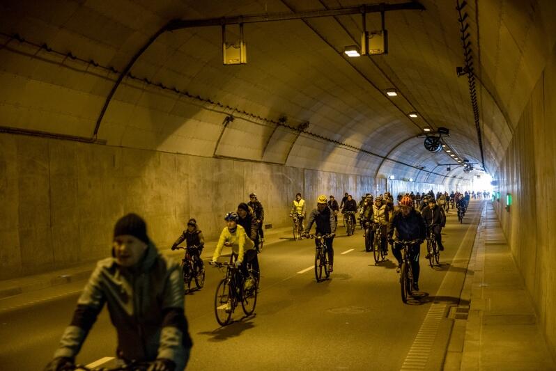 W niedzielę, 28 kwietnia, rowerzyści ponownie przejadą, urodzinowo, tunelem pod Martwą Wisłą