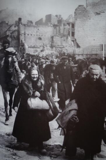 Przedwojenni gdańszczanie opuszczali miasto już w kwietniu 1945