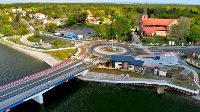 Most prowadzący na gdańską wyspę nosi nazwę: Most 100-lecia Odzyskania Niepodległości Polski