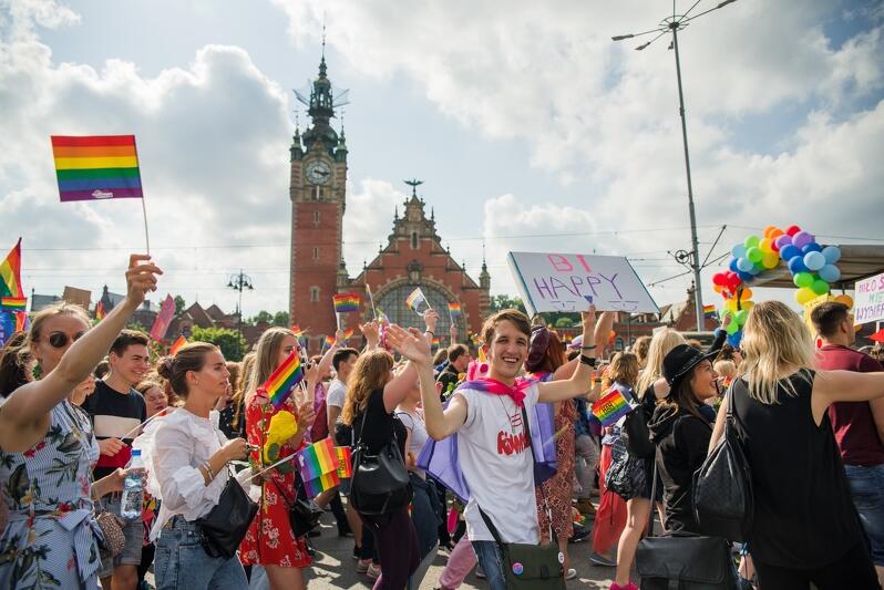 Uczestnicy zeszłorocznego marszu wyruszyli spod Teatru Szekspirowskiego, minęli Forum Gdańsk, budynek Nowego Ratusza, okolice dworca i budynek Zieleniaka 