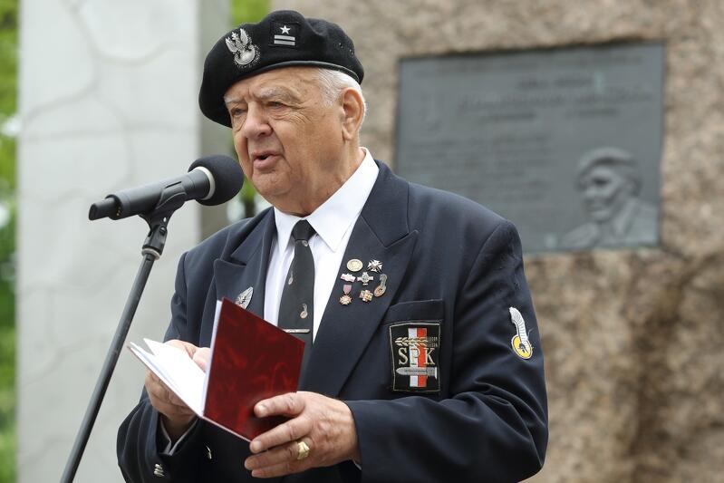  mjr w st. spocz. Edmund Popieliński, prezes zarządu Ogólnokrajowego Stowarzyszenia Kombatantów Polskich Sił Zbrojnych na Zachodzie