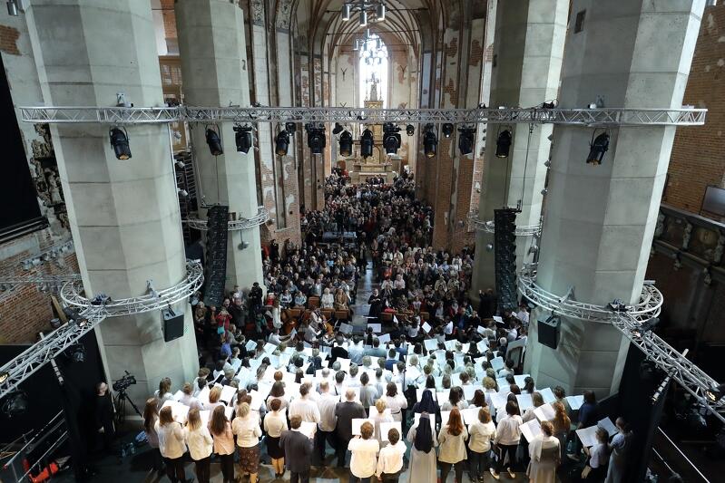 Melomani podczas koncertów, które odbędą się również w kościele św. Jana, będą mogli zachwycić się odrestaurowanym kamiennym ołtarzem